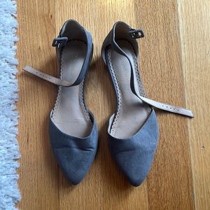 Cute grey strap flats w mini heel